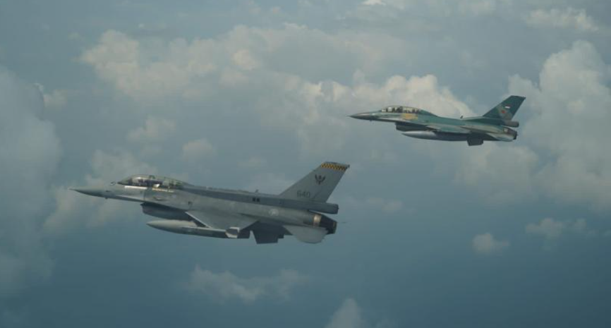 Wow Keren, TNI AU dan AU Singapura Lakukan Pertemuan di Udara